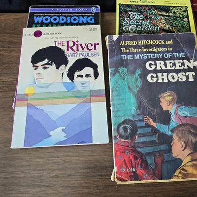 Children's chapter books - Goosebumps - The jungle book - Hatchet and other great titles