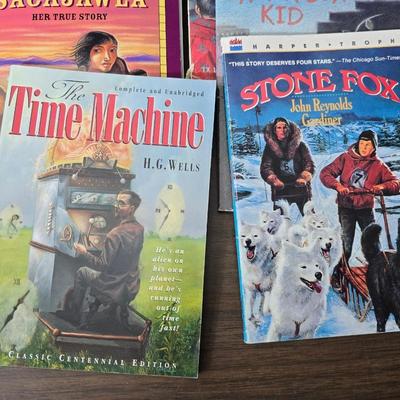 Children's chapter books - Goosebumps - The jungle book - Hatchet and other great titles