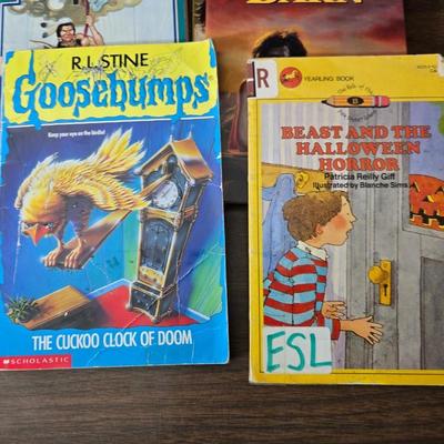 Children's chapter books - Goosebumps - The jungle book - Hatchet and other great titles