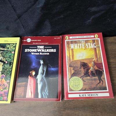 Children's chapter books - Goosebumps - The jungle book - Hatchet and other great titles