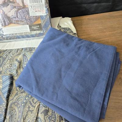 Full sized Bed in a bag comforter with extra sheets