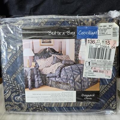 Full sized Bed in a bag comforter with extra sheets