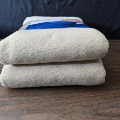 Brand-new Full-sized JC Penny home collection fleece blanket - 80" x 90"