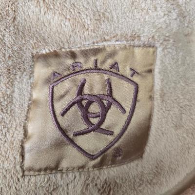 Two nice throw blankets - Bob Timberlake and Ariat