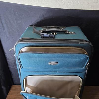 Protocol luggage set - 2 suitcases for your travels with a smaller bag