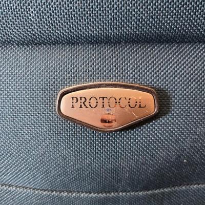 Protocol luggage set - 2 suitcases for your travels with a smaller bag