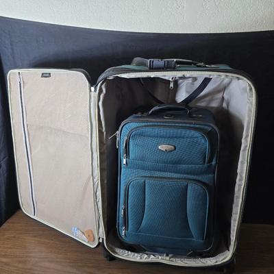 Protocol luggage set - 2 suitcases for your travels with a smaller bag