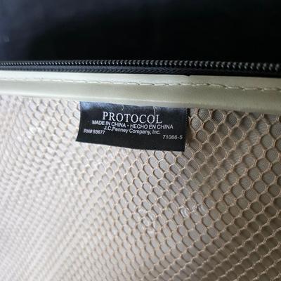 Protocol luggage set - 2 suitcases for your travels with a smaller bag