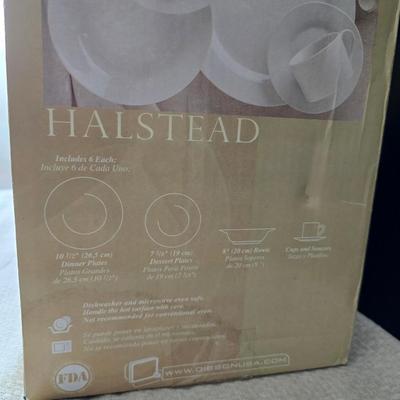 Brand new 30-piece everyday Gibson ceramic Halstead dish set with tablecloth