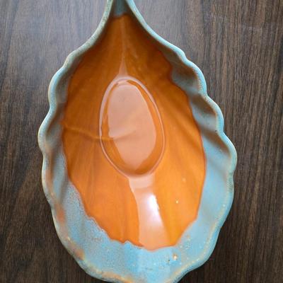 Vintage Pioneer 332 marked unique shaped serving bowl