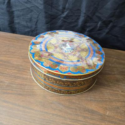 Authentic native handicraft Alaskan mask by Ruth Rulland - Anaktuvuk Pass in a protective tin