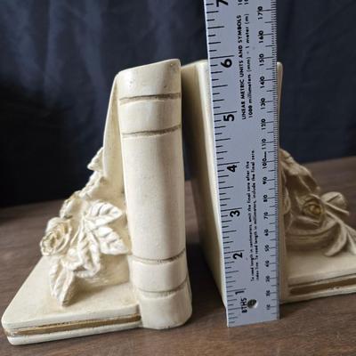 Universal Statuary Corp. mid-century chalkware bookends, featuring a floral design with an assortment of old books