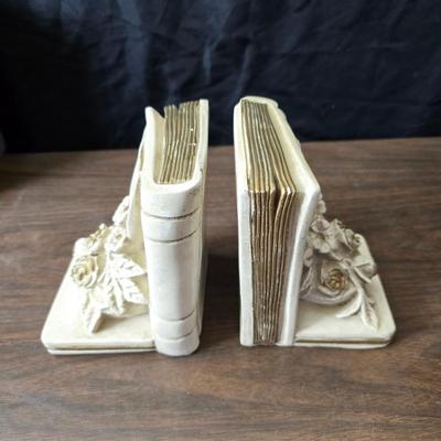 Universal Statuary Corp. mid-century chalkware bookends, featuring a floral design with an assortment of old books