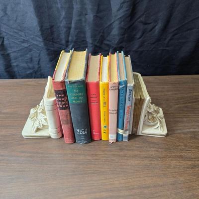 Universal Statuary Corp. mid-century chalkware bookends, featuring a floral design with an assortment of old books