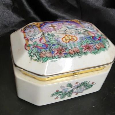 1989 Heritage House "O Holy Night" Limited Edition Fine Porcelain Music Box - Silent Night