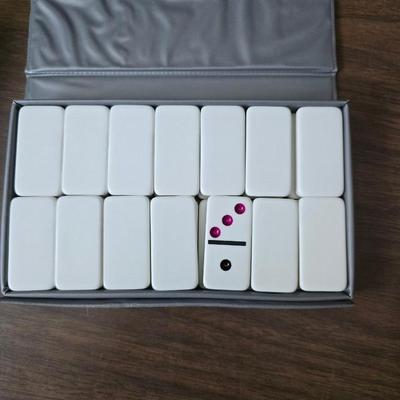 Hotshot Basketball - Where's Waldo on the beach - Dominoes and a few puzzles