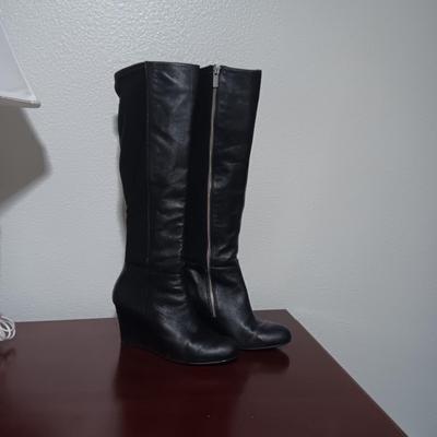 LADIES MICHAEL KORS LEATHER BOOTS- SIZE 9 W/WALLET
