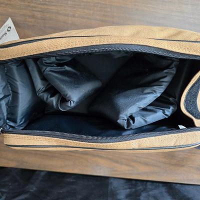 Vintage Minolta autopak 550 camera with a nice camera case and extras!