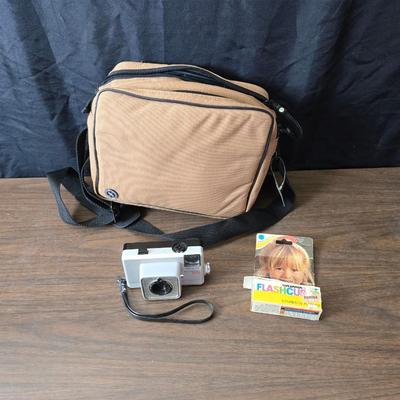 Vintage Minolta autopak 550 camera with a nice camera case and extras!