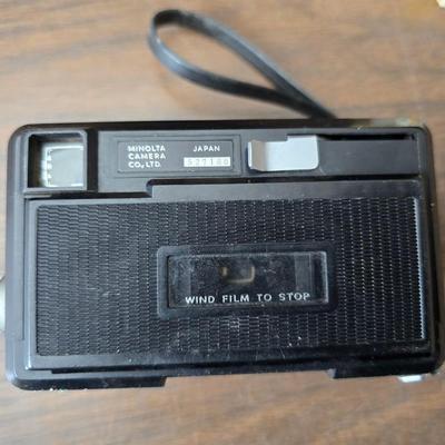 Vintage Minolta autopak 550 camera with a nice camera case and extras!