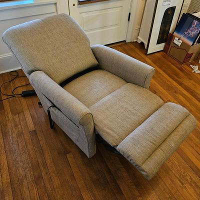 La-Z-Boy Tan Cloth Power Recliner (E-JS)