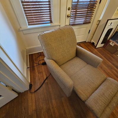 La-Z-Boy Tan Cloth Power Recliner (E-JS)