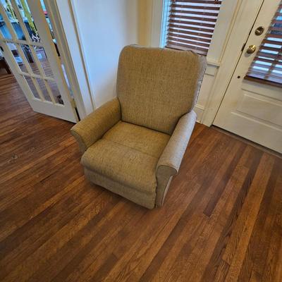 La-Z-Boy Tan Cloth Power Recliner (E-JS)