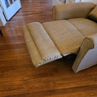 La-Z-Boy Tan Cloth Power Recliner (E-JS)