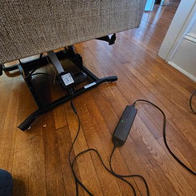 La-Z-Boy Tan Cloth Power Recliner (E-JS)