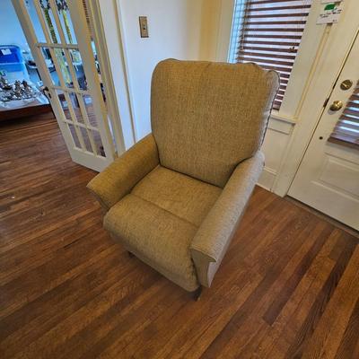 La-Z-Boy Tan Cloth Power Recliner (E-JS)