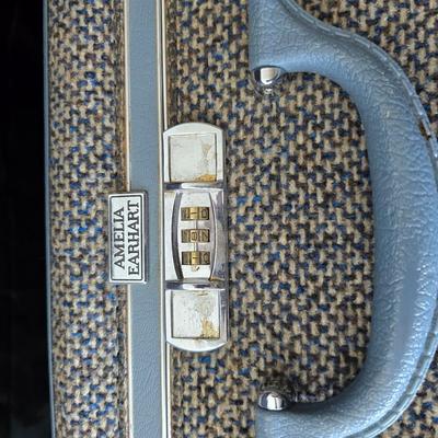 Vintage Ameilia Earhart nesting luggage set