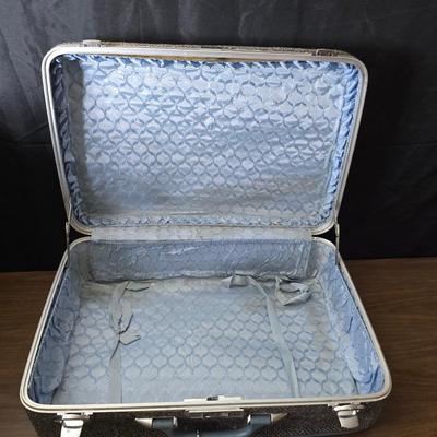 Vintage Ameilia Earhart nesting luggage set