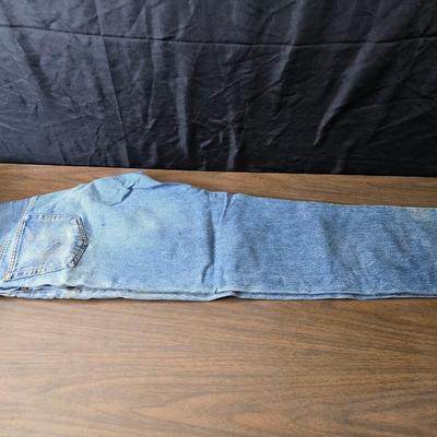 Five pairs of Levi Jeans - 38 x 33 and 36 x 33 really worn. Great for crafts & pocket quilts