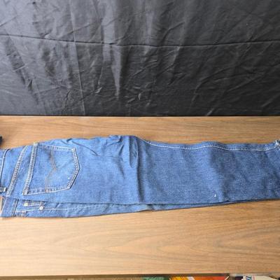 Two pair of 38 x 30 Levi Jeans