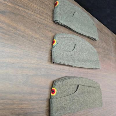 Three German wool Garrison hats, Georg Grote - Cold war era - Janus & Co. K.G.