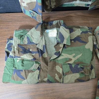 Four vintage USMC brown-dominant ERDL jungle jackets with a pair of pants - see photos for sizes