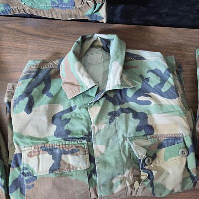 Four vintage USMC brown-dominant ERDL jungle jackets with a pair of pants - see photos for sizes