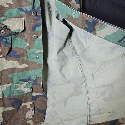 Four vintage USMC brown-dominant ERDL jungle jackets with a pair of pants - see photos for sizes