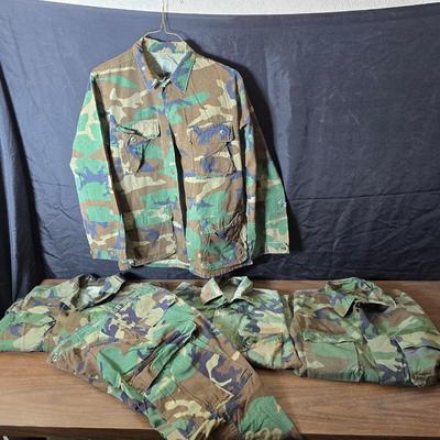 Four vintage USMC brown-dominant ERDL jungle jackets with a pair of pants - see photos for sizes