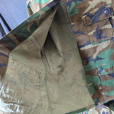 Four vintage USMC brown-dominant ERDL jungle jackets with a pair of pants - see photos for sizes