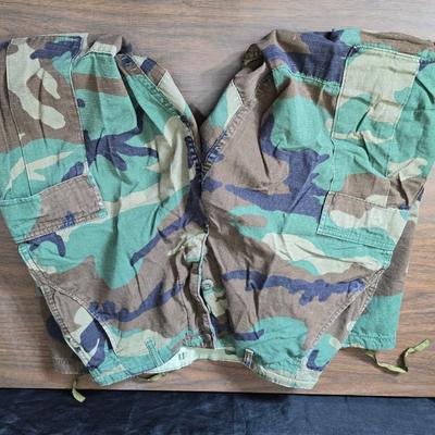 Four vintage USMC brown-dominant ERDL jungle jackets with a pair of pants - see photos for sizes