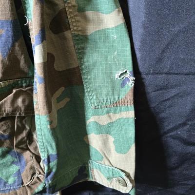 Four vintage USMC brown-dominant ERDL jungle jackets with a pair of pants - see photos for sizes