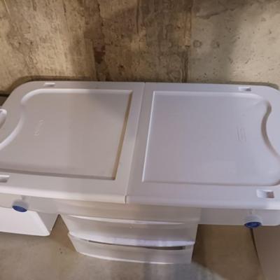 PLASTIC DRAWERS AND STORAGE TOTE ON WHEELS