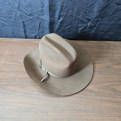 Wall Clo. Co. Brighton Colorado - Mirakal process waterproofed Dupont Quillon genuine imported fur hat