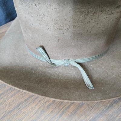 Wall Clo. Co. Brighton Colorado - Mirakal process waterproofed Dupont Quillon genuine imported fur hat