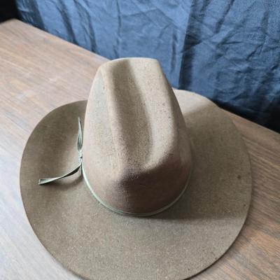 Wall Clo. Co. Brighton Colorado - Mirakal process waterproofed Dupont Quillon genuine imported fur hat