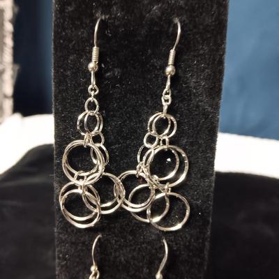 SILVER TONE DANGLE EARRINGS AND BRACELET