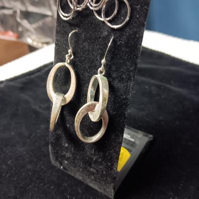 SILVER TONE DANGLE EARRINGS AND BRACELET