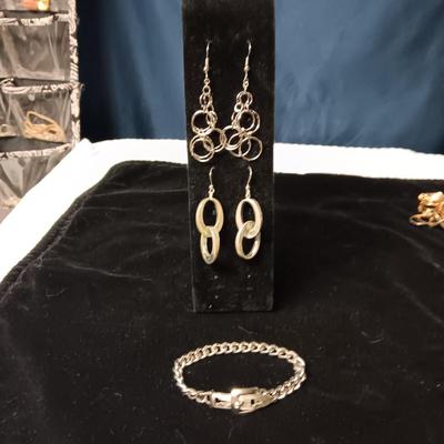 SILVER TONE DANGLE EARRINGS AND BRACELET