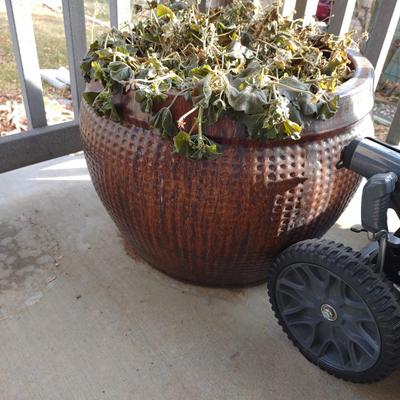 LARGE FLOWER POT